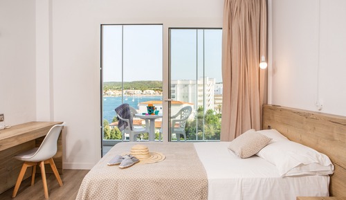 Habitación, vistas a la piscina (3 adults + 1 child)