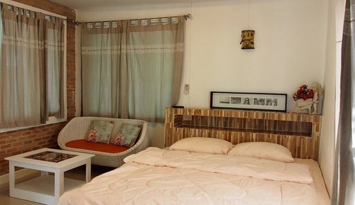 Casa de campo familiar, 1 cama de matrimonio grande, patio, en la zona del jardín