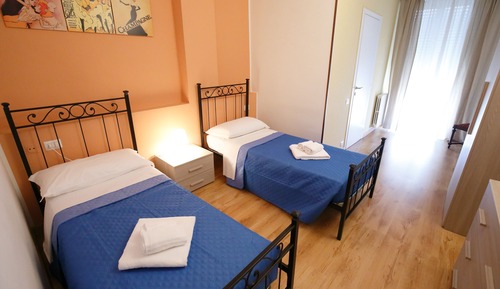 Habitación con 2 camas individuales