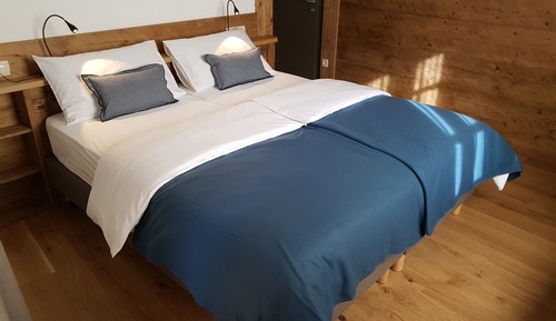Habitación con 1 cama doble o 2 individuales, balcón