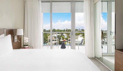 Suite Grand, 1 cama de matrimonio grande, balcón, en esquina (Deluxe)