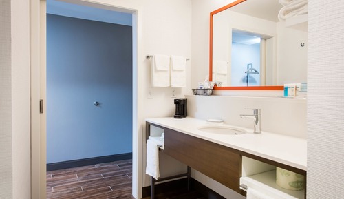 Habitación, 1 cama de matrimonio grande, frigorífico y microondas