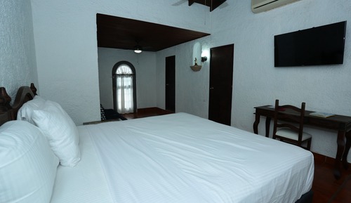 Suite junior, cocina básica (8)