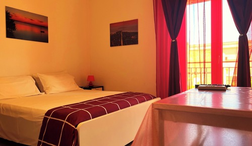 Habitación clásica con 1 cama doble o 2 individuales, 1 cama de matrimonio grande, baño privado