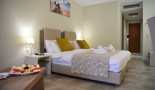 Habitación doble, vistas parciales al mar