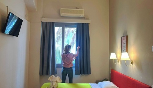 Habitación básica, varias camas