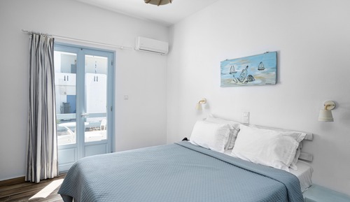 Deluxe Double Room with Street View
