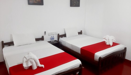 Habitación básica con 1 cama doble o 2 individuales