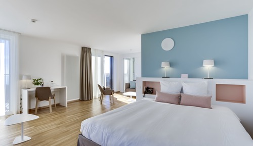 Habitación superior, balcón, vistas parciales al lago