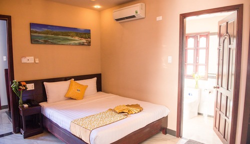 Habitación superior, balcón, vistas parciales al mar