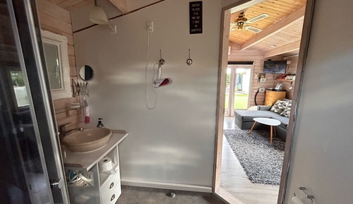 Casa en un árbol familiar, baño privado, en edificio anexo