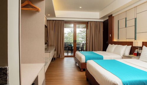 Habitación Premier, 2 camas de matrimonio, no fumadores, vistas parciales al mar