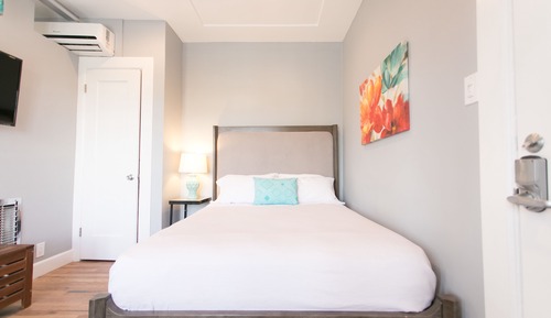 Adorable 1-Bedroom Suite