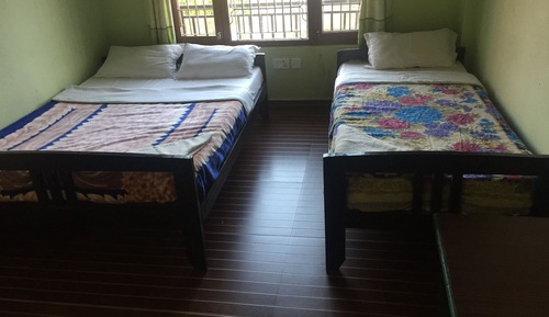 Habitación básica con 1 cama doble o 2 individuales