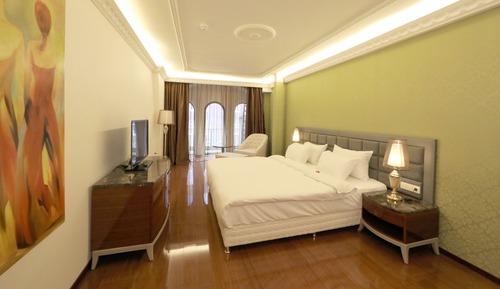 Habitación superior con 2 camas individuales, patio