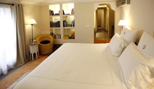 Suite Deluxe, 1 cama de matrimonio grande, baño privado, vistas al patio (Oz)