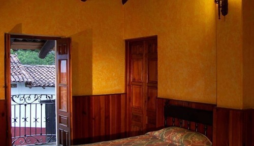 Habitación básica con 1 cama doble o 2 individuales, 1 cama doble