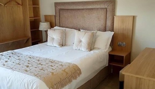 Apartamento, baño privado (second floor)