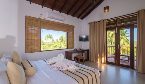 Habitación Deluxe con 1 cama doble o 2 individuales, balcón, vistas a la laguna