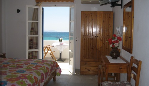 Estudio, balcón, vistas al mar