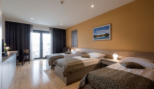 Habitación triple, balcón