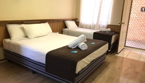 Habitación Deluxe con 1 cama doble o 2 individuales, varias camas