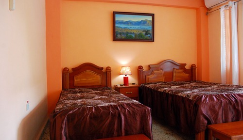 Habitación estándar con 1 cama doble o 2 individuales