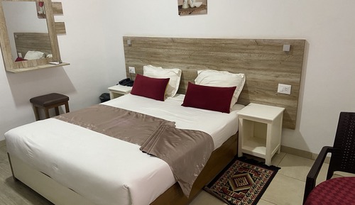 Habitación con 2 camas individuales, vistas al jardín