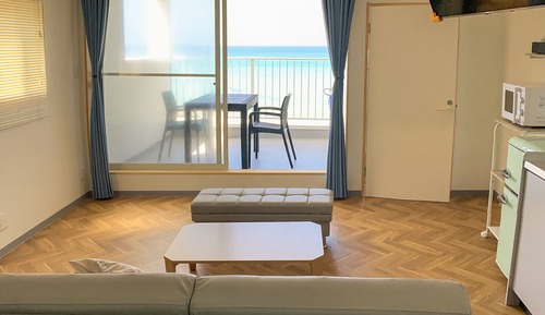 Habitación, balcón (P)