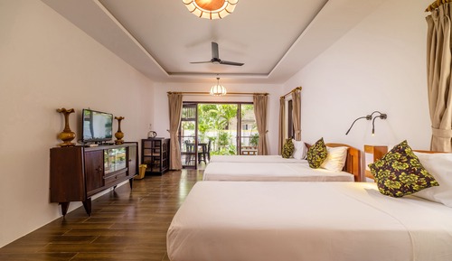 Habitación triple Deluxe, vistas a la piscina