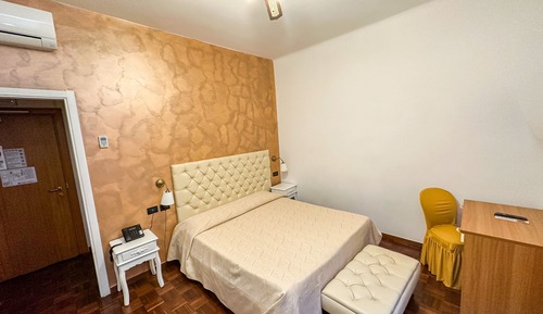 Habitación clásica con 1 cama doble o 2 individuales (up to 3 people)