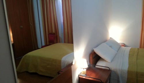 Habitación básica doble, 1 cama de matrimonio, vistas parciales al mar