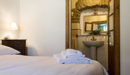 Habitación básica con 1 cama doble o 2 individuales
