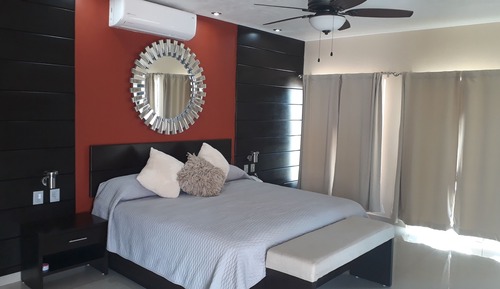 Suite de luna de miel, 1 cama de matrimonio grande, bañera de hidromasaje, en una planta alta