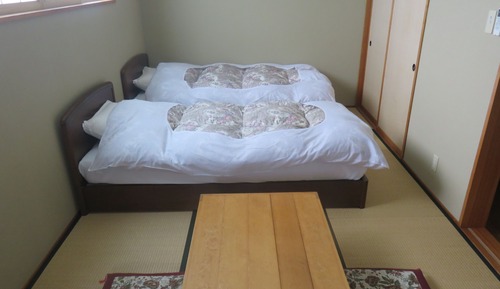 Habitación con 2 camas individuales