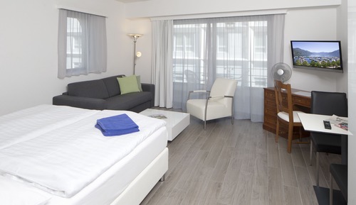 Habitación superior con 1 cama doble o 2 individuales, cocina básica