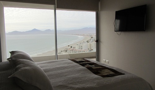 Apartamento de lujo, 2 habitaciones, vistas a la ciudad, frente al mar