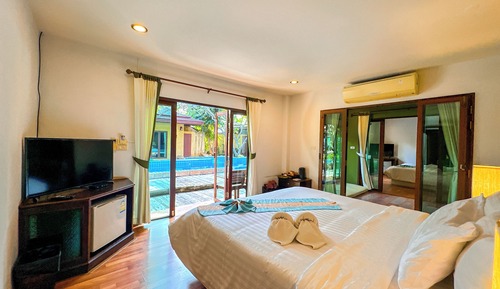 Suite familiar, vistas a la piscina
