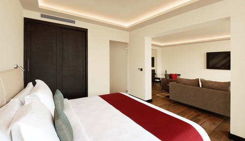 Suite estudio de lujo, 1 cama de matrimonio, vistas a la piscina