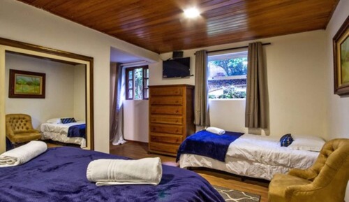 Habitación básica, balcón, en esquina (Baoba)