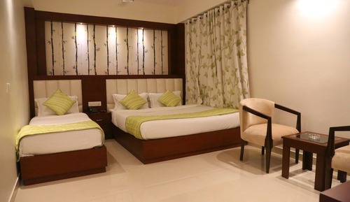 Habitación Deluxe con 1 cama doble o 2 individuales, fumadores, vistas a la ciudad
