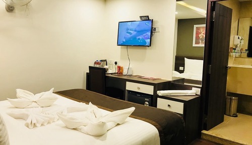 Habitación Deluxe doble, 1 cama de matrimonio grande, vistas a la ciudad