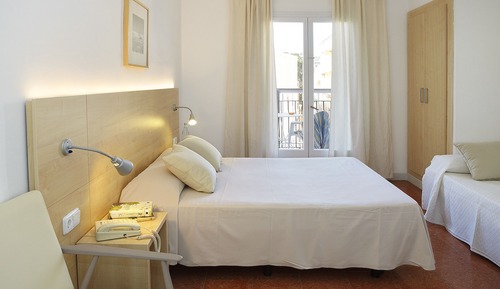 Habitación Triple, Balcón (Aire Acondicionado)