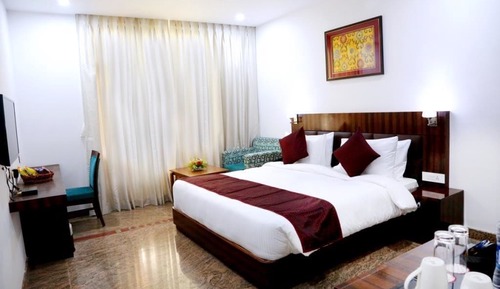 Suite Business, 1 cama de matrimonio grande, fumadores, vistas al jardín