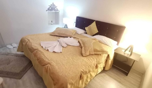 Habitación triple estándar, 1 cama de matrimonio con sofá cama, no fumadores, vistas al valle