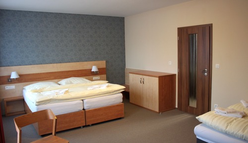 Habitación superior con 1 cama doble o 2 individuales