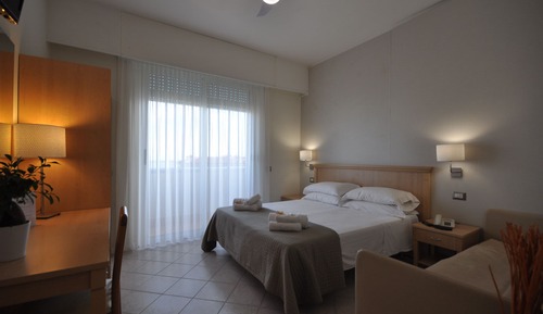 Habitación cuádruple, balcón