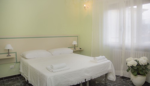 Habitación estándar con 1 cama doble o 2 individuales