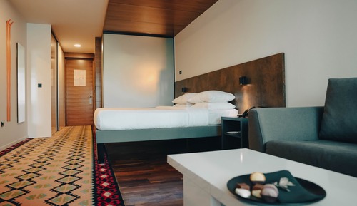 Habitación ejecutiva, 1 cama de matrimonio grande con sofá cama, balcón