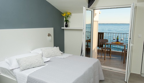 Estudio, vistas al mar (M8)